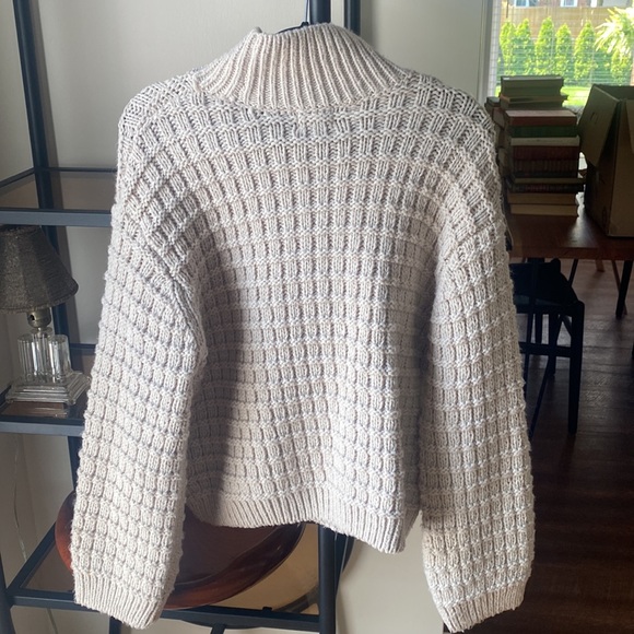Women’s H&M knit turtle neck sweater - Picture 3 of 4